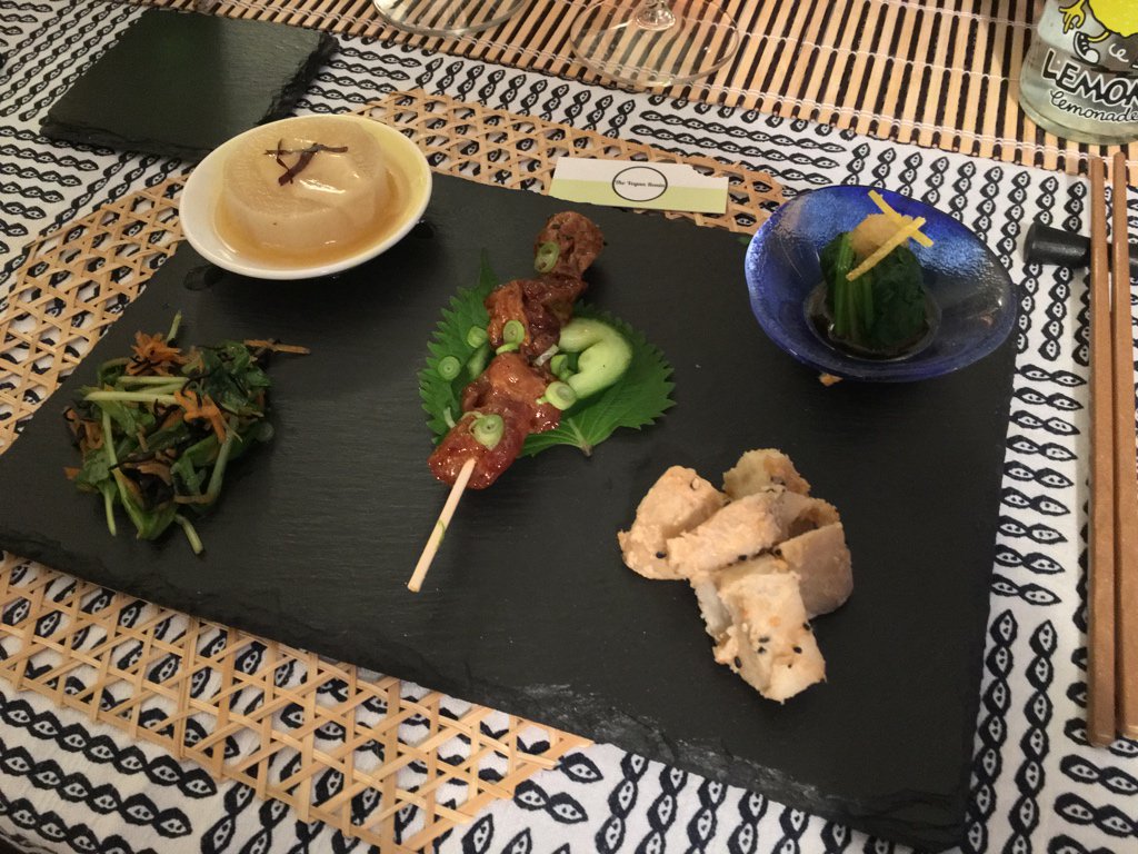 BentoBoks's tweet photo. We’ve had a delicious evening joining @theveganronin’s vegan/japanese supper club. Oh boy, it was so gooood! #uktrip17 #hellokittyrice https://t.co/hRGXOQqx50