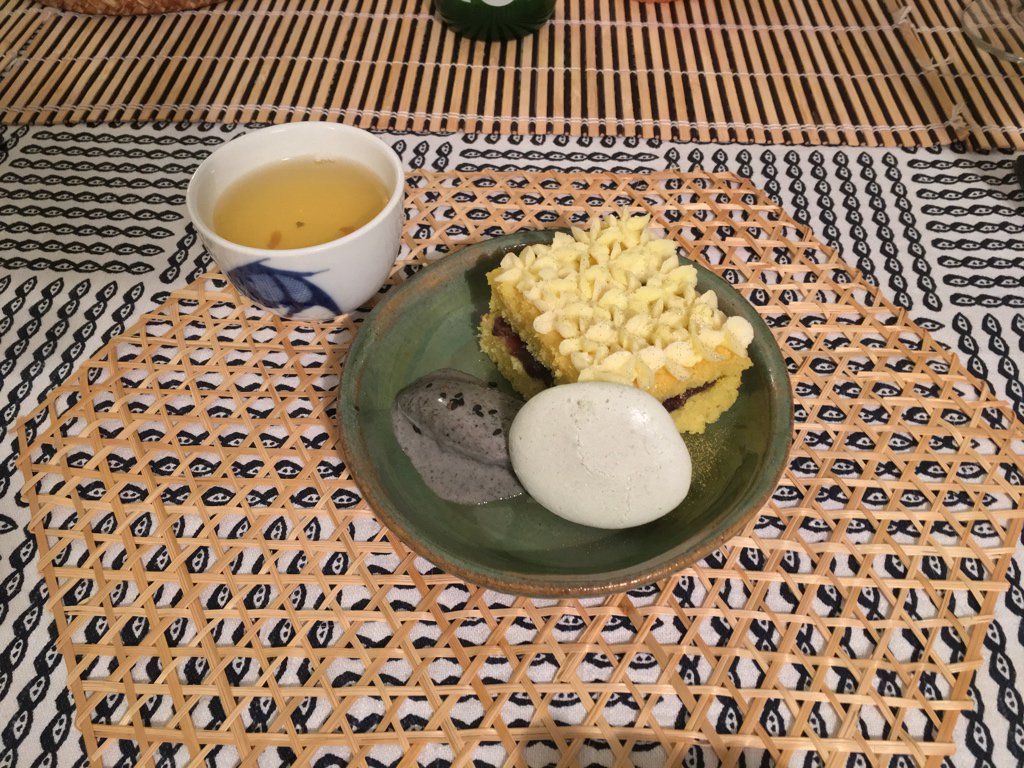 BentoBoks's tweet photo. We’ve had a delicious evening joining @theveganronin’s vegan/japanese supper club. Oh boy, it was so gooood! #uktrip17 #hellokittyrice https://t.co/hRGXOQqx50