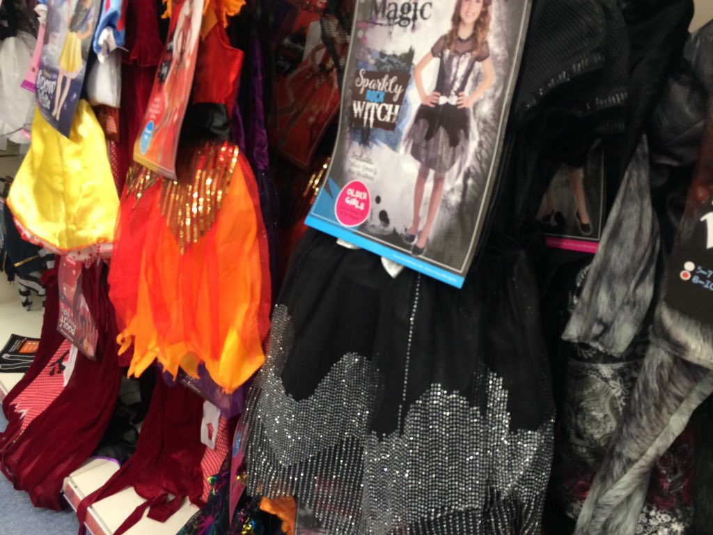 OctoberMONSTER5's tweet photo. I'll have no money by the time halloweens here https://t.co/vJibW6fLuq