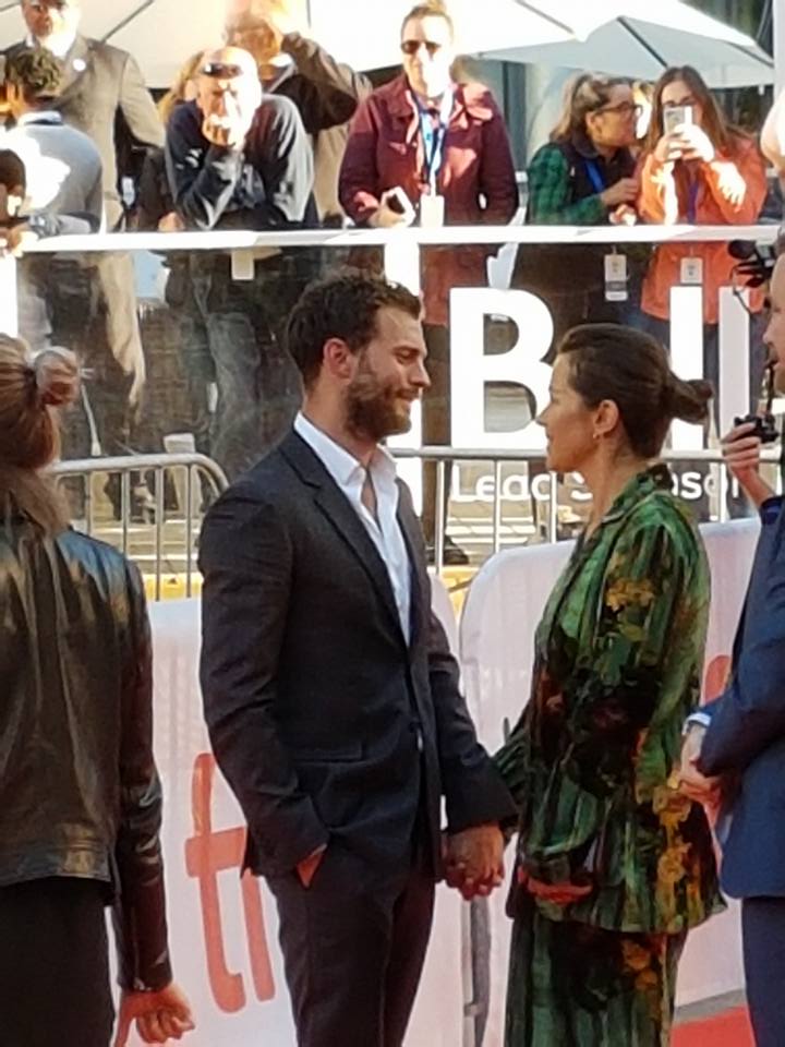 RoratoSilvia's tweet photo. #JamieDornan #AmeliaWarner #TheyAreReallySweet #VeryLoving #SoProtective #EyesSoFullOfLoveAndPride #TIFF via @JamieDornan_org https://t.co/m3H84eTDZT