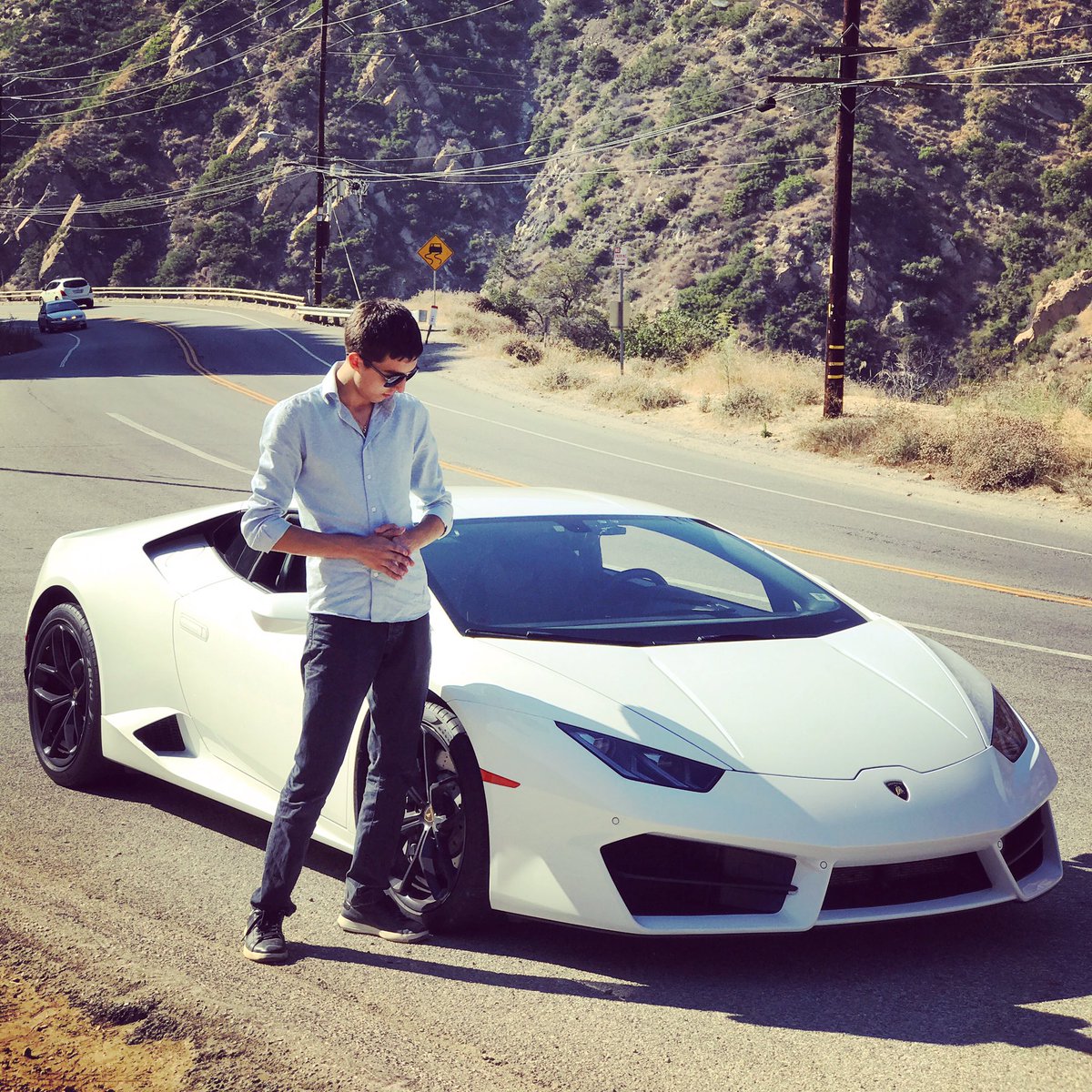 LostNUnbound's tweet image. "You're getting roasted by a kid without a license"