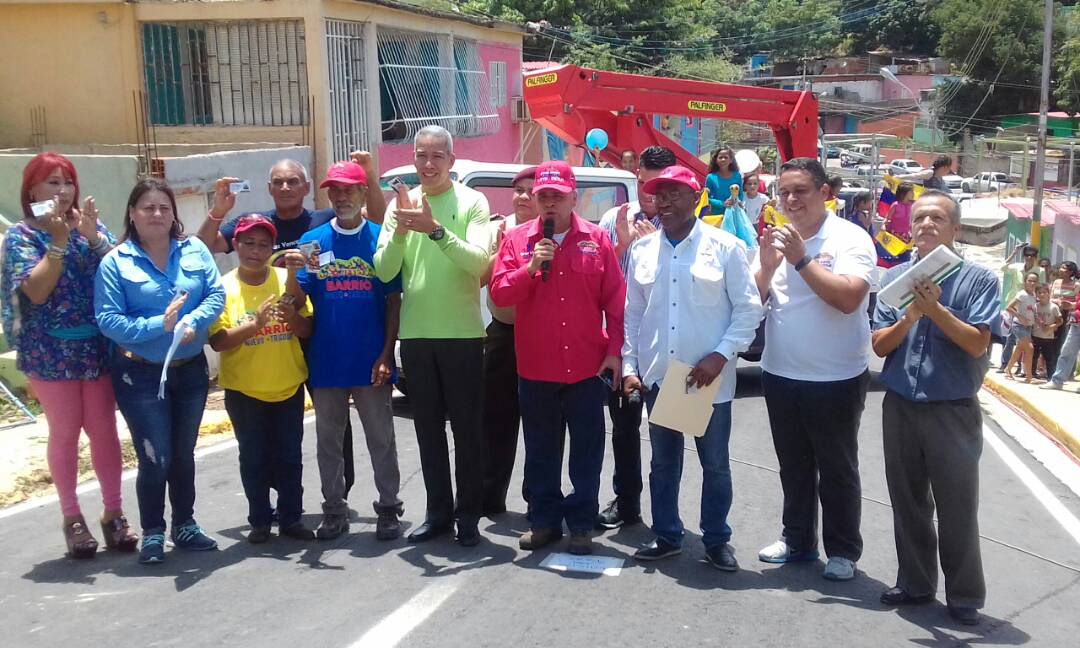 Minhvi_Oficial's tweet photo. .@MQuevedoF y @psuvaristobulo realizaron asamblea popular con educadores del programa Chamba Juvenil en #Anzoátegui https://t.co/ci7Ypi1Fn1 https://t.co/iNi6ppVS3W