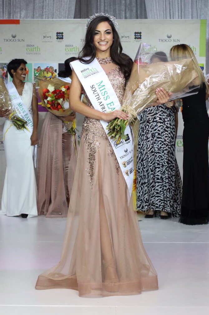 Congratulations! to Irini Moutzouris, crowned Miss Earth SA 2017 at the Montecasino Ballroom 🌍 #MissEarth2017 #TsogoEnviro #WasteStopsWithME