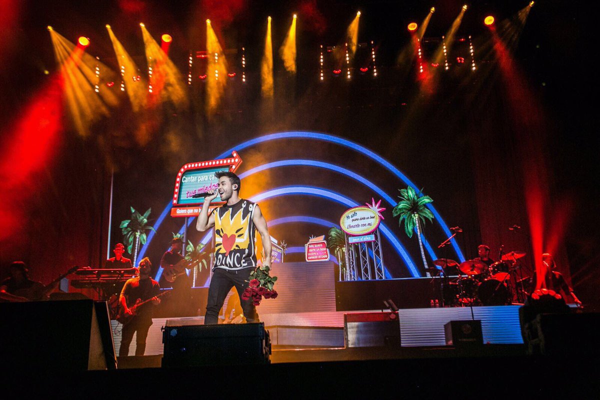 PrinceRoyce's tweet photo. ESPAÑA! Gracias por su cálida bienvenida y gracias a @Cadena_Dial por la invitación 🇪🇸 https://t.co/heqOkvrM87