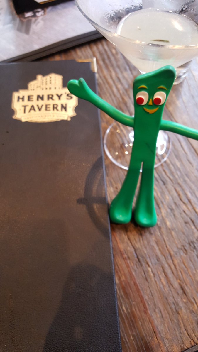 Great happyhour at <a href="/DenverHenrys/">Denver Henry's</a> 5$ rosemary gimlet w calamari yumm and FuFighter belgian from <a href="/GoodRiverBeerCO/">Good River Beer</a> #craftbeer #gumby thumbs up