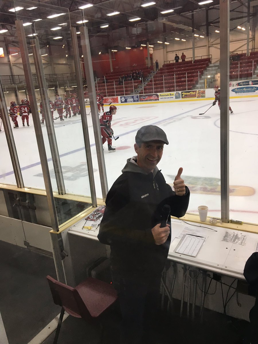 Our announcer @ardronkurt1975 gives a thumbs up as we get closer to puck drop between the Oil Caps and <a href="/MJHLPistons/">Steinbach Pistons</a> !! #capitalgains