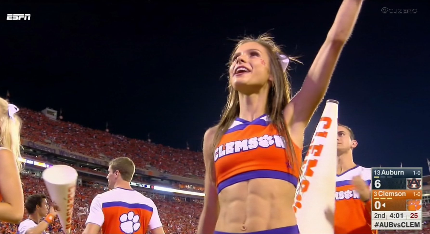 “I need this Clemson cheerleader's ab workout ASAP (r @rys1324)” .
