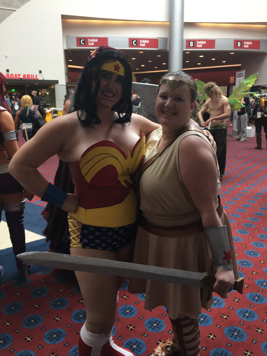 ProFan_Cons's tweet photo. Two Dianas! #WonderWomen #RCCC17 https://t.co/tzSzmP9fqn