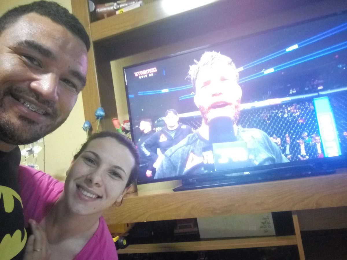joabel30's tweet photo. Alegrete-RS ligados no @canalCombate , torcida pelos brasileiros no #UFC215noCombate
Joabel e Mariana <3 https://t.co/Do2uO3xjI6