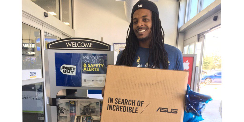 MarignyStudios's tweet photo. BAM!!! #newpc #asuscomputer @BestBuy @ASUS #incredible #studiolife #marignystudios https://t.co/Awbc1KfvHM