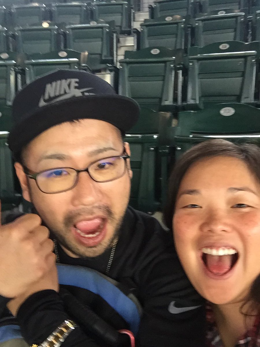 TweetsByYuki's tweet photo. Having a great night with my cousin from Japan! #GoMariners https://t.co/sYGCt0hpYu