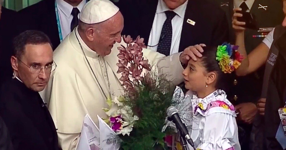 ((Al aire)) #NoticiasTM  Niñas del hogar San José se conmovieron con la visita del Papa. telemedellin.tv/senal-en-vivo/