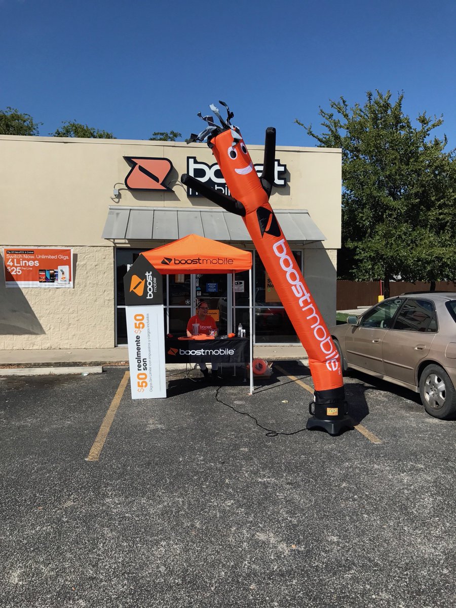 Diamondcommtx's tweet photo. A successful tent event at San Antonio's number 1 store!! #DiamondComm #Culebra #FlipOffTaxes @matthews_susy @JustinCapers @KristyPfahler https://t.co/ROTkJ7JayB
