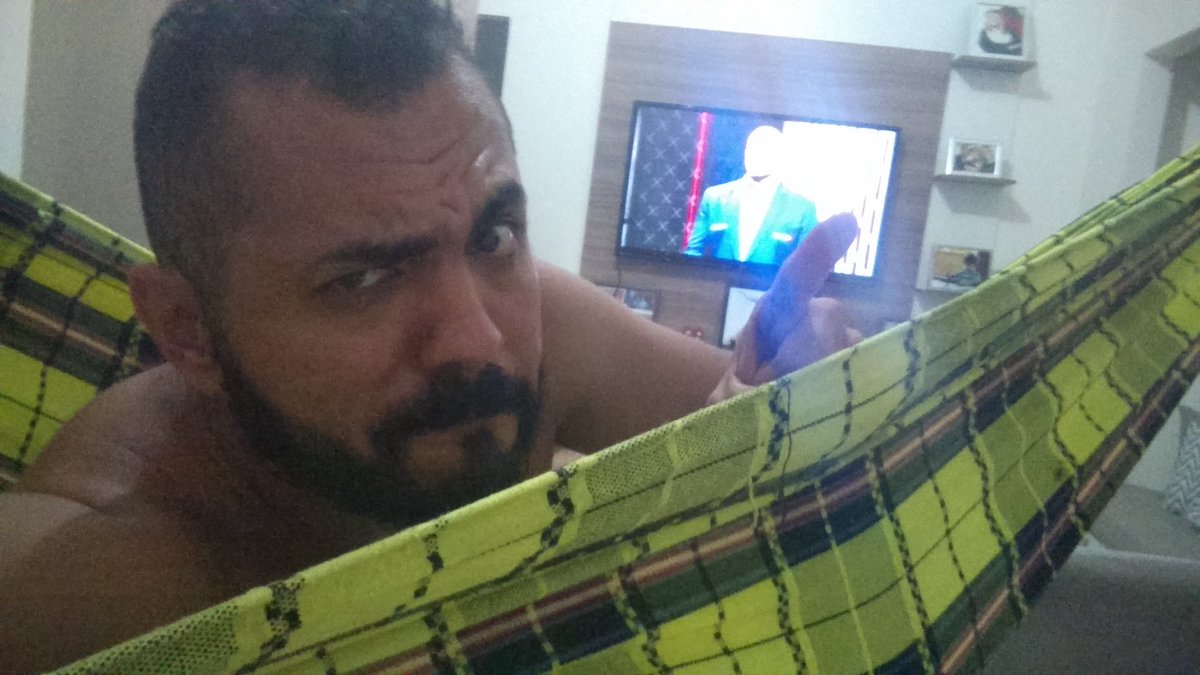 Clisuchoa's tweet photo. #ufc212nocombate Clistenes Uchôa curtindo o combate no balanço da rede!!!! Itaitinga Ceará! https://t.co/64JiJ0okUz