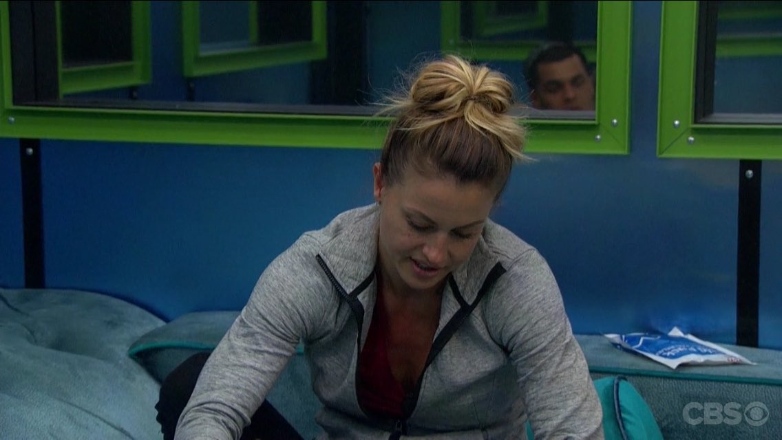 glitzy_crystal's tweet photo. Last night of watching the feeds before Irma hits me #bb19 #irma #hurricaneirma #tampa 😩⛈ https://t.co/6qh8LzYSzM