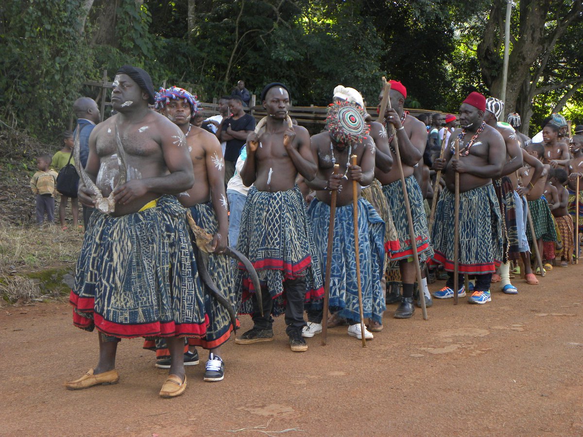 singortfss's tweet photo. The Cameroon We Don't See On TV.
Ceremonie de cloture du #Kaing a #Bayangam
#Kmertravelpics #kmertour #Dansetraditionnelle. https://t.co/kfzzgArEWc