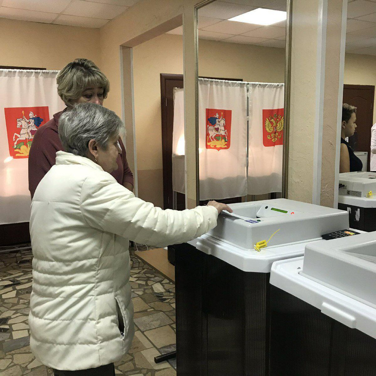 vidnonevsem's tweet photo. С самого утра избиратели разных возрастов спешат отдать голос за желаемого кандидата.

#Видное  #Вместе2017 #ЛенинскийРайон https://t.co/aurjTqLyOP