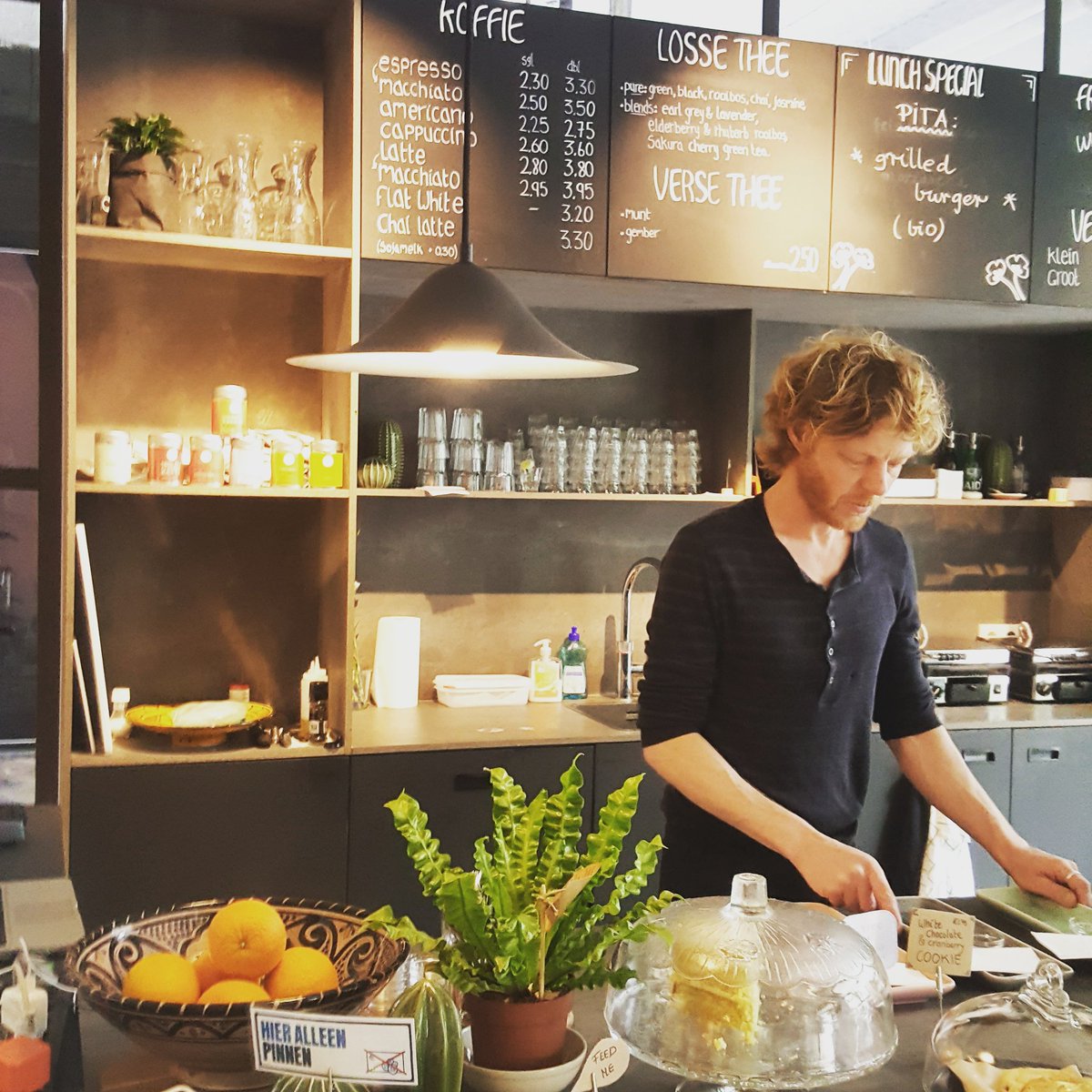 Nordermobler's tweet photo. Hanglamp Hans van Pholc hangt graag bij #broeinest #RDAM ! Bezoek een designlunch voor meer #scandinavisch nieuws
#pholc #interieurarchitect https://t.co/GMPgXelFnU