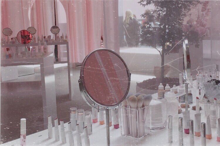 sehunvt's tweet photo. 「even when i try to 
forget and turn around, 
my heart kept looking 
for y o u 🥀」

— #NCTzenSelcaDay https://t.co/bCHkiGVa4f
