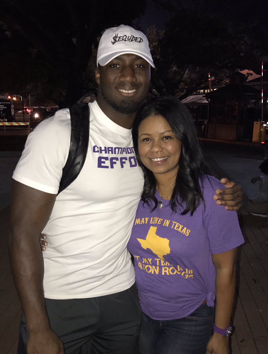 taytaytee's tweet photo. Proud of this guy Corey Thompson @ELITE23_CT tonight #LSUFootball leading the way with 3.5 sacks #GeauxTigers #GeauxCorey https://t.co/w1f5UxSDrs
