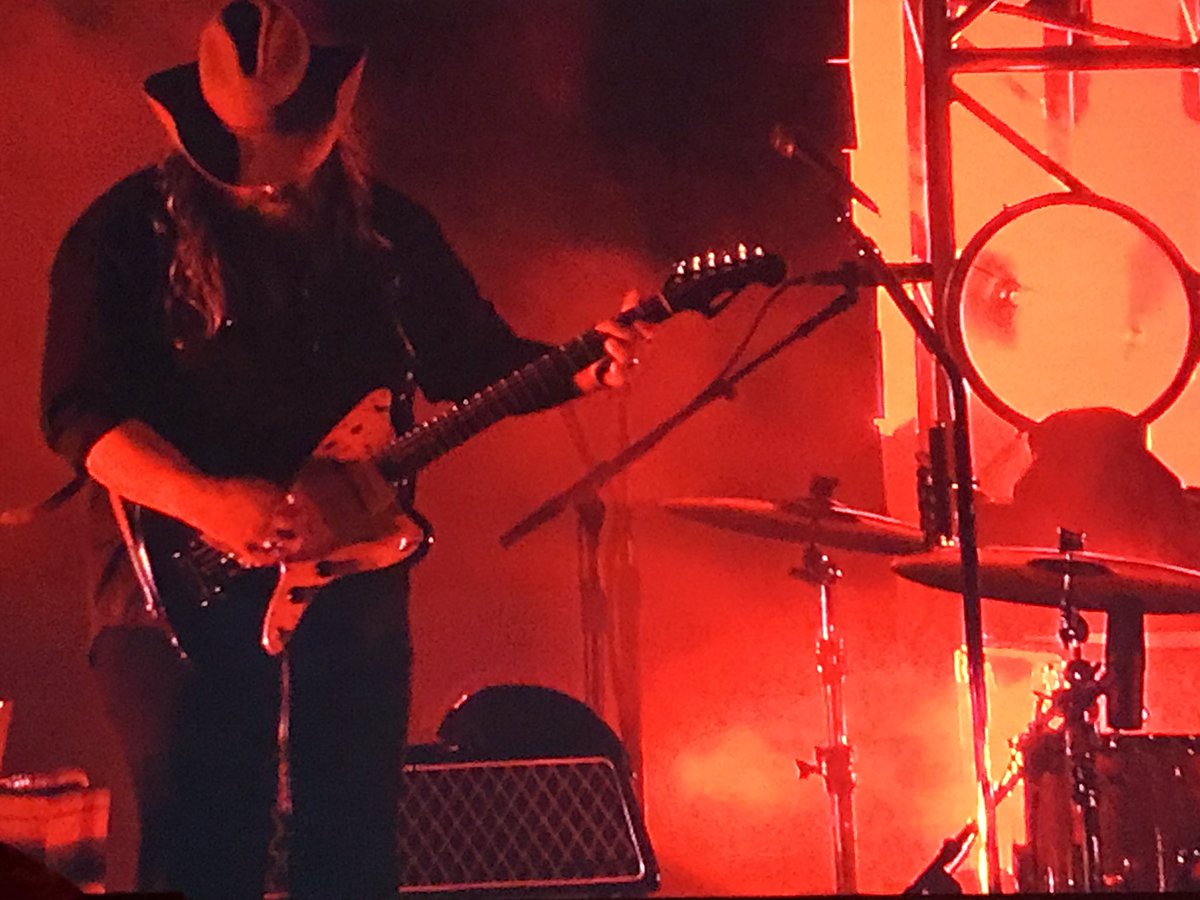 KCollins_07's tweet photo. When you catch @ChrisStapleton in his outlaw state of mind. #nextalbumcover #allamericanroadshow https://t.co/PvtyvUF3wn