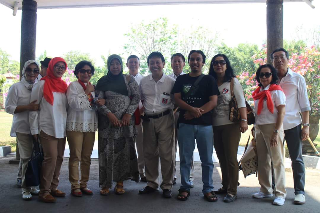 Reuni kakak-kakak alumni angkatan 1975. Seru ya kak!