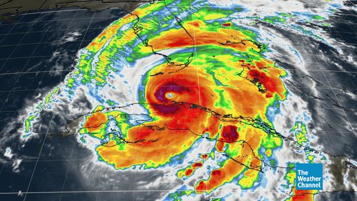 weatherchannel's tweet photo. #Irma forecast to gain strength as it turns north towards FL's west coast.Tornadoes threat continues in south FL. Live coverage all night https://t.co/nQIOvA1jV9