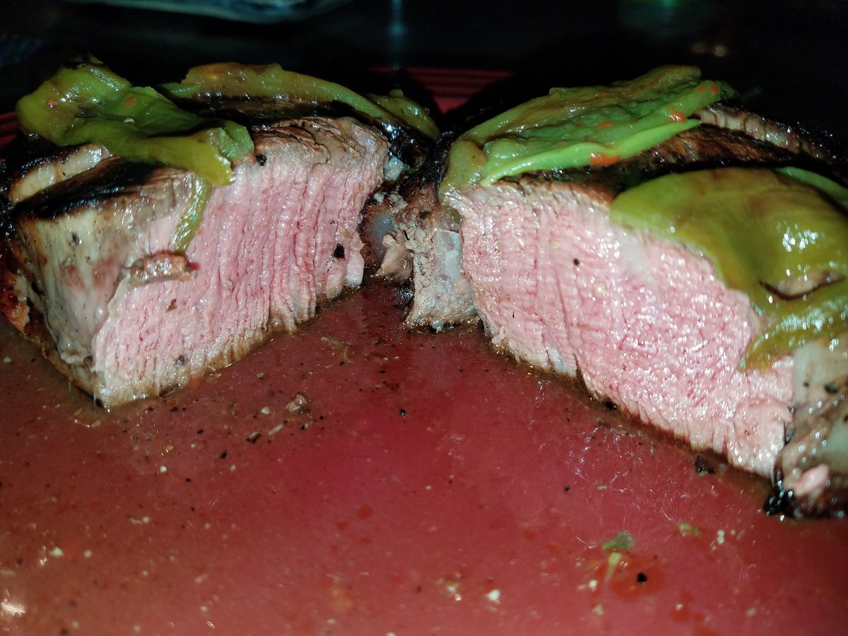 TheKingOfBBQs's tweet photo. AWESOME dinner on the Lynx professional Grill, filet, zucchini roasted peppers and roasted tomato caprese @LynxGrills https://t.co/HXr5ByXeRi