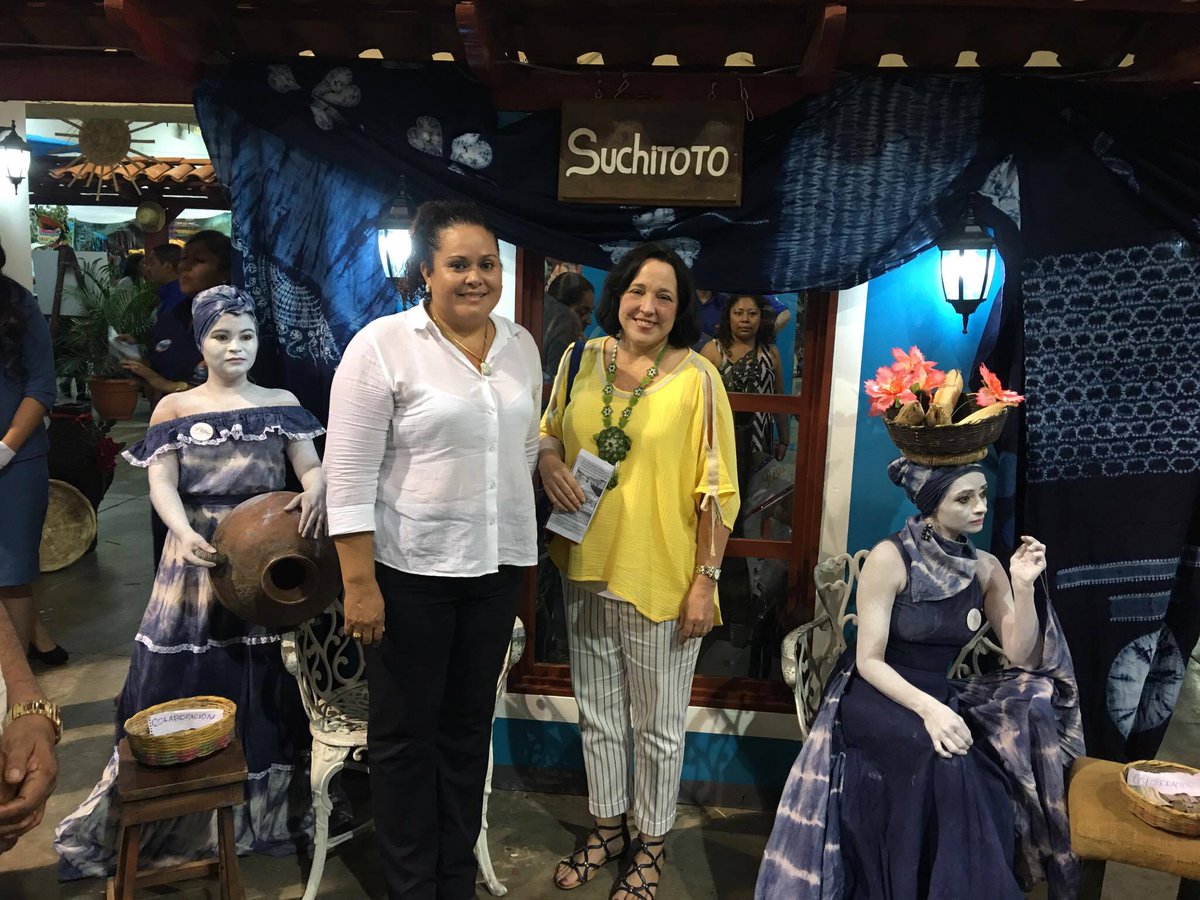 USAmbSV's tweet image. Hoy pasamos por la Feria de #PueblosVivos en @CIFCOSV.  Descubrimos una cantidad de nuevos lugares para visitar en ESA.  Tienen que ir!