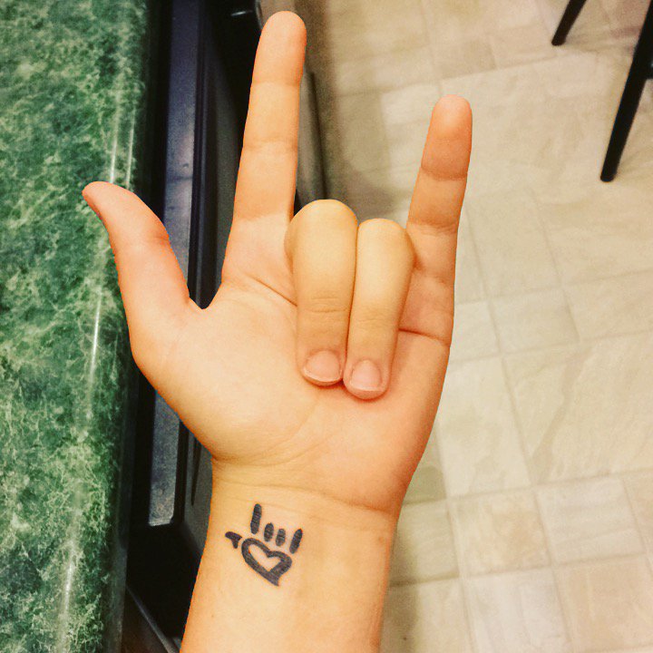 تويتر  Tattooforaweekcom على تويتر I Love You in American sign  language Lovely oldschool tattoo oldschool oldschooltattoo  signlagnuage love lovetattoo tattoofun tattooidea ink inked  inkspiration httpstco2PFksMRjJ4