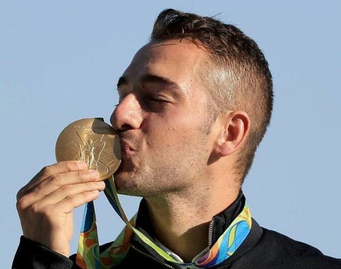 poliziadistato's tweet photo. Il tiratore delle #Fiammeoro #GabrieleRossetti vince la medaglia d’oro nello skeet maschile ai mondiali di #Tiroavolo #Mosca2017 https://t.co/nBcpG7xGKj