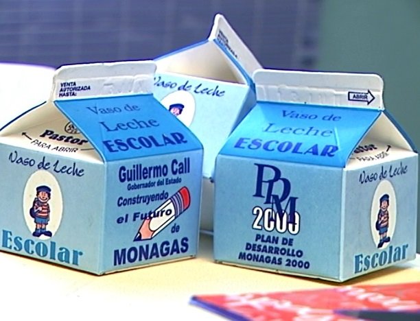 BelloMonteLucha's tweet photo. De los creadores de el agua bendita marca Ramón Muchacho llega el 1/4 de leche marca Call. Típico Populista nefasto #YoVotoXCall https://t.co/ELLwV1sxrC