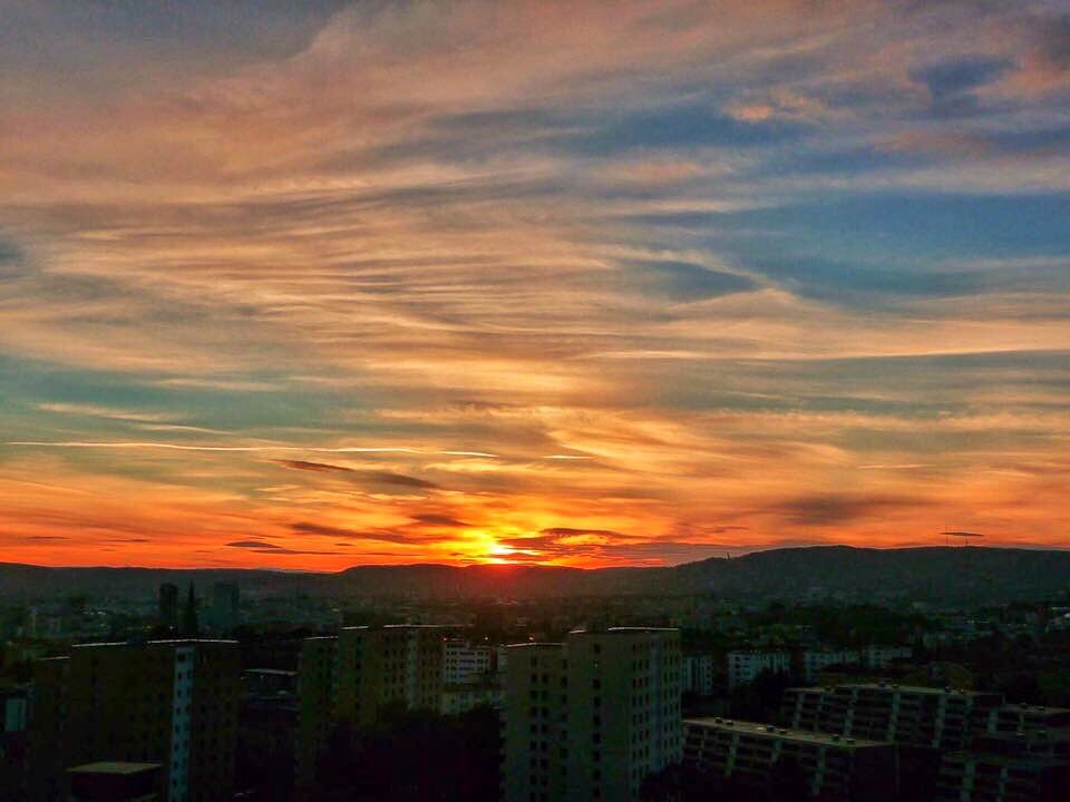 AndreassenLena's tweet photo. Oslo #stormhour #visitoslo #weatherphoto #pakatrip @stormhour @sunset_wx @EarthandClouds @ThePhotoHour https://t.co/fsD7lGdDh4