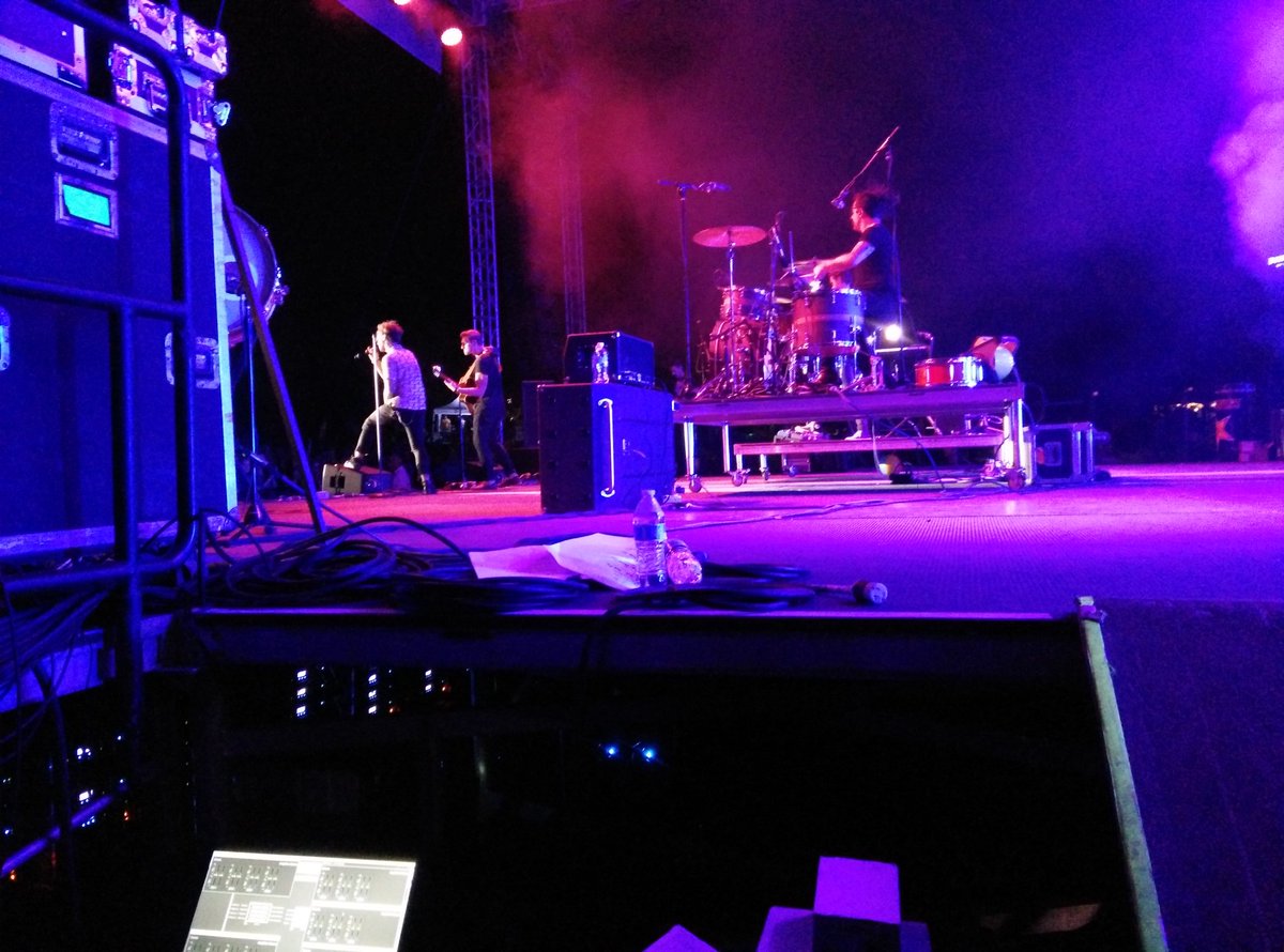 0ddj0b's tweet photo. Saturday headliner was American Authors. Pretty cool. #tinnabulation https://t.co/w5sGIv1OJb