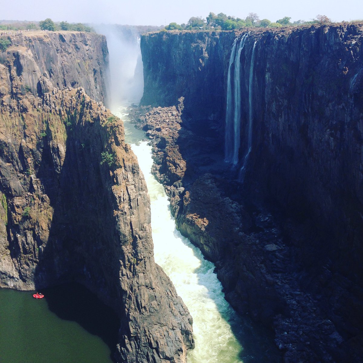 WPhotographiX's tweet photo. Vic Falls!
#wildphotographix #onsafari https://t.co/H2ZzbGlY14