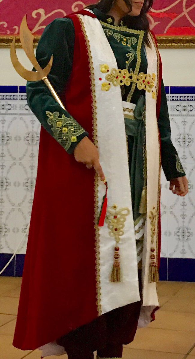 Este es el traje femenino de la comparsa. Si quieres desfilar con él, ven e infórmate!