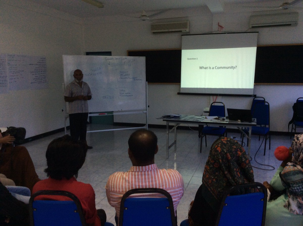 #communitychampions  of #kulhudhuffushi learn what a community is with Nazeef. <a href="/UNDPMaldives/">UNDP Maldives</a>