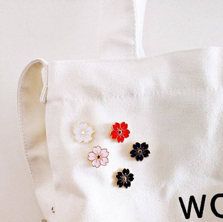 dotmarket_'s tweet image. ❤RT❤
벚꽃뱃지를 드려요.

[ 📣 *3차판매* 벚꽃뱃지 ]

5가지 컬러 벚꽃 뱃지 입돠!
한정 수량 입니다! 🌸🌸

✔ 2000원 
✔ 판매링크 : naver.me/5igfqU6W