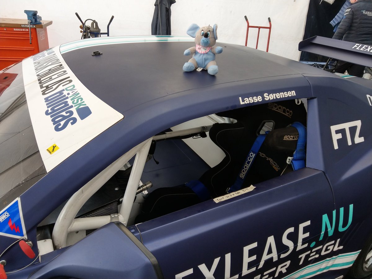 TeamFlexlease's tweet photo. Bilerne har sovet godt og puttet med deres små bamser. En ny dag truer i det norske. RACE DAY! https://t.co/S2BUc8dyBV
