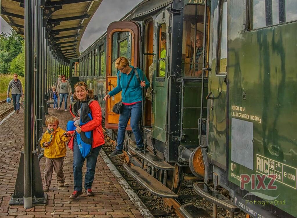 CaravanZeeland's tweet photo. Tot en met de herfstvakantie rijden de stroomtreintjes nog op (bijna) elke zondag! #hoedekenskerke #vanallestedoen https://t.co/KMWuvo3D6q