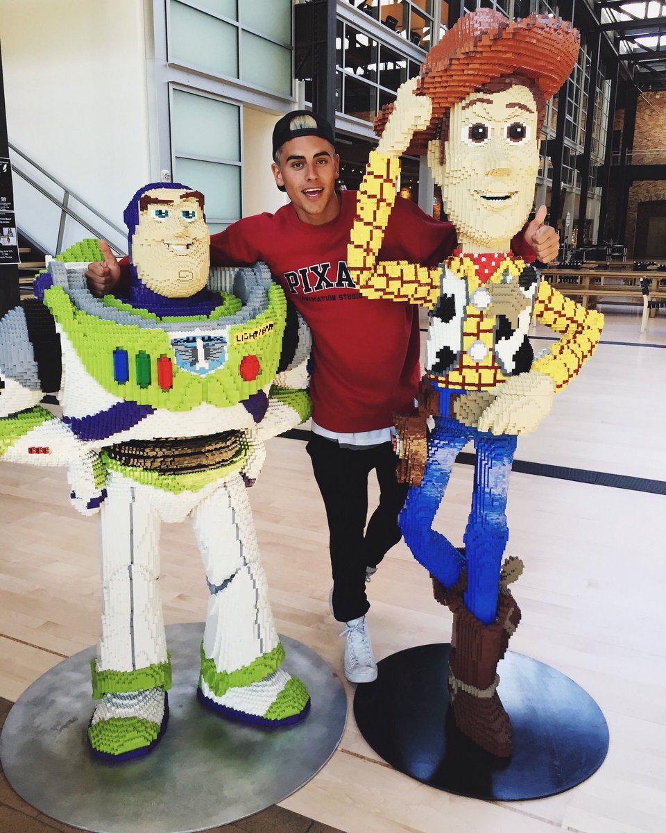 luh_gilinsky96's tweet photo. Happy 21 st birthday gilinsky ❤🎂🎉 
Love you babyboo❤
#cometoportugal ❤
#Portugal  ❤
@jackgilinsky https://t.co/fhEzRtN6ko