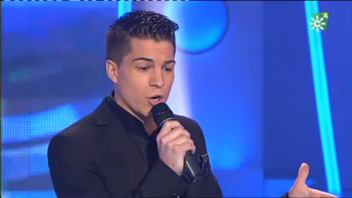 Esta noche a partir de las 21.00h toca espectáculo coplero de la mano de los artistas de "Se llama copla" ¡Os esperamos! 🎤🎤