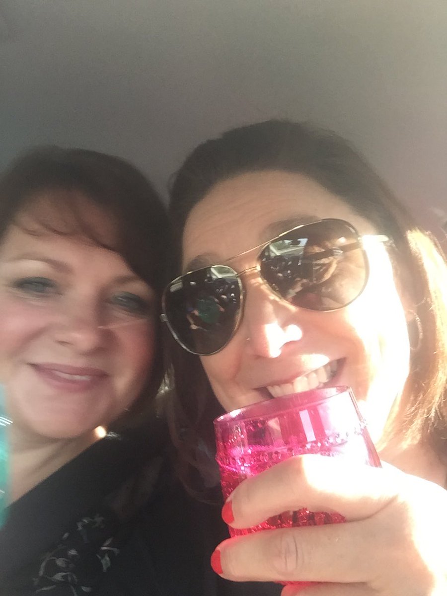rbbelly's tweet photo. @JamesBlunt @GinnyGinnyb #HydePark prosseco for breakfast.....go on then. Can't wait to see you! 😍 https://t.co/C8Q5wjZyMs