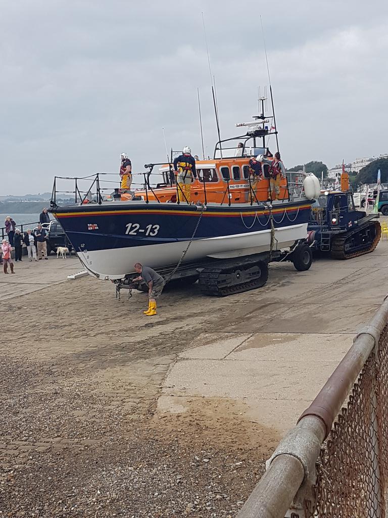 SamD1002's tweet image. Awesome to watch the lifeboat launch! #sundaymorningpractice @RNLIFILEY