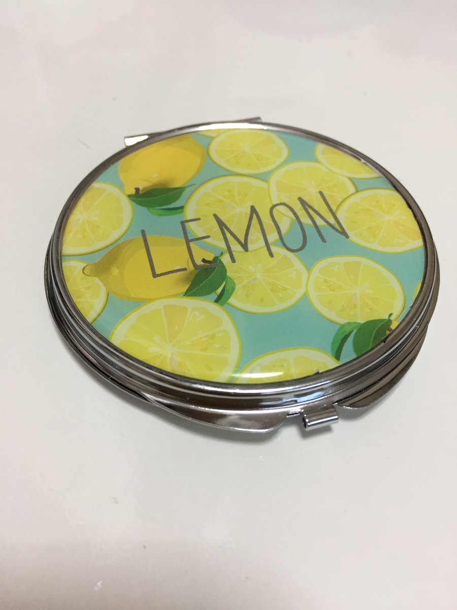 Twitter 上的 Mnk ダイソーさんで探してたコンパクトミラー しかも良い感じにuvレジンで細工できそうなのを発見 さっそくシール部分剥がしましたwww ダイソー Uvレジン T Co Vjpxoqyvwh Twitter