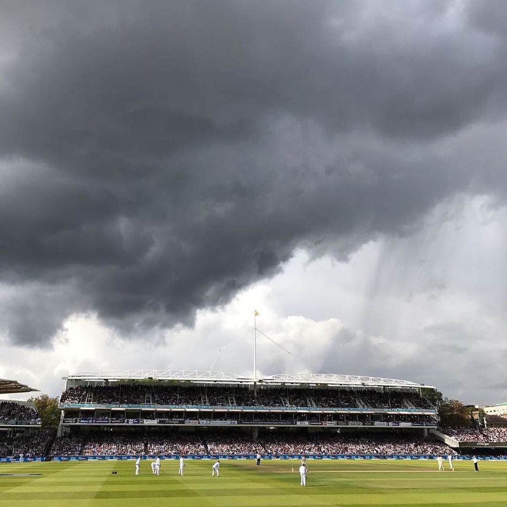 NeilHosken's tweet photo. #Lords #Weather #Clouds The sun always shines on Lord's. https://t.co/seWjTUdHQo https://t.co/71Xex2nQdl