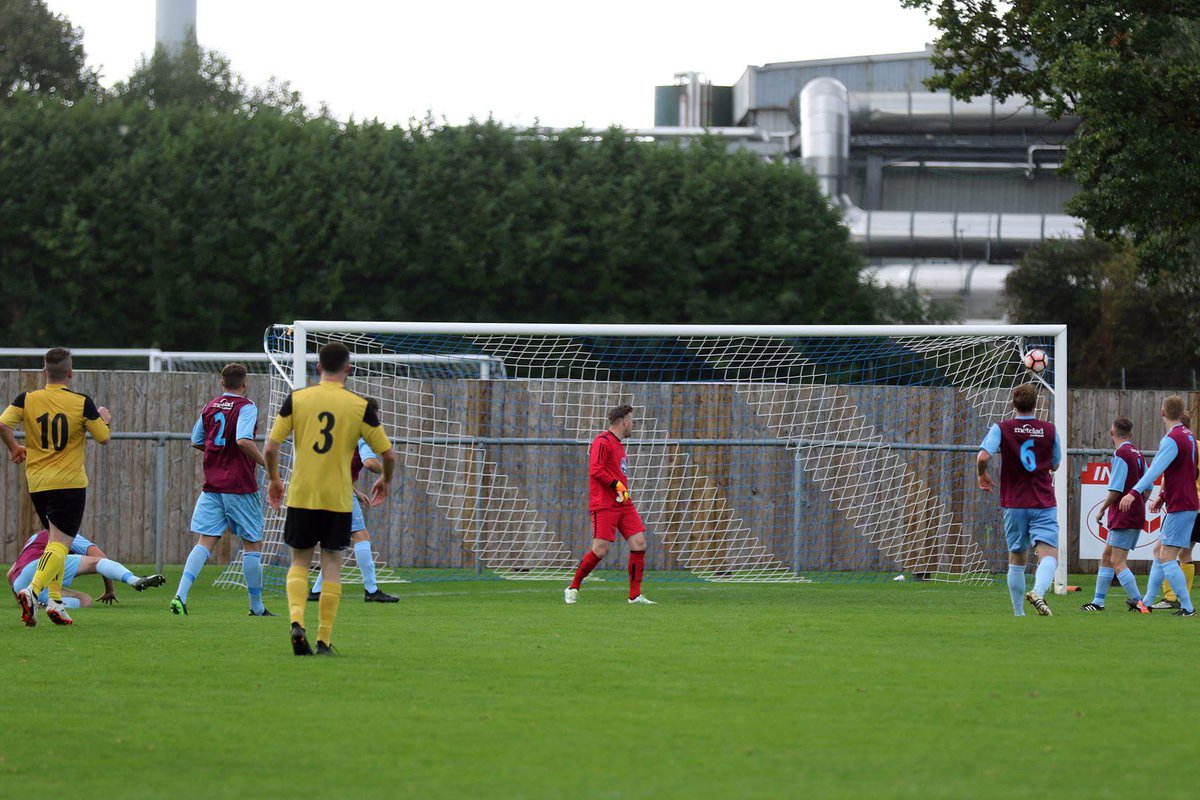 StapenhillFC1's tweet image. Harry Austin top bin finish!