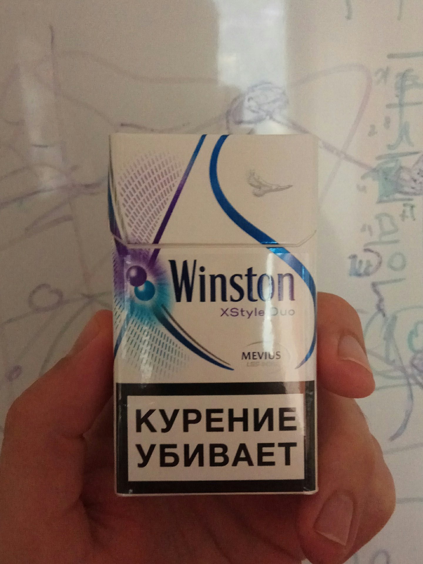 Винстон с фиолетовой кнопкой