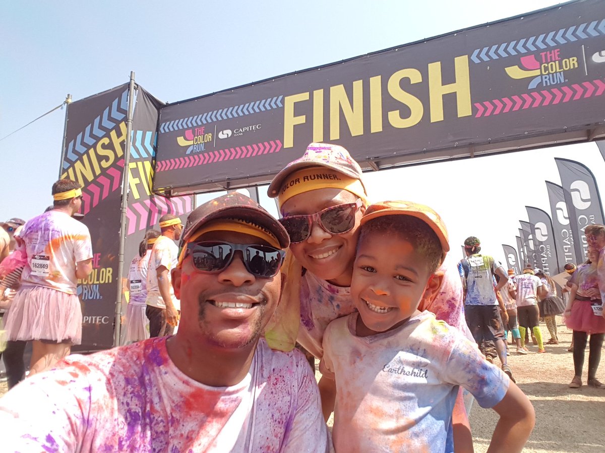 Tsholi_Mabalane's tweet photo. #TheColorRunSA #ColorSelfie happy family. https://t.co/stIDd9ORAC