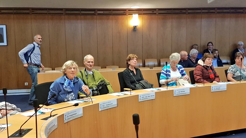 Op Monumentendag twee rijksmonumenten <a href="/gemvelsen/">Gemeente Velsen</a>  bezocht: voormalige én huidige stadhuis met Dudok-fan Pieter Rings als enthousiaste gids